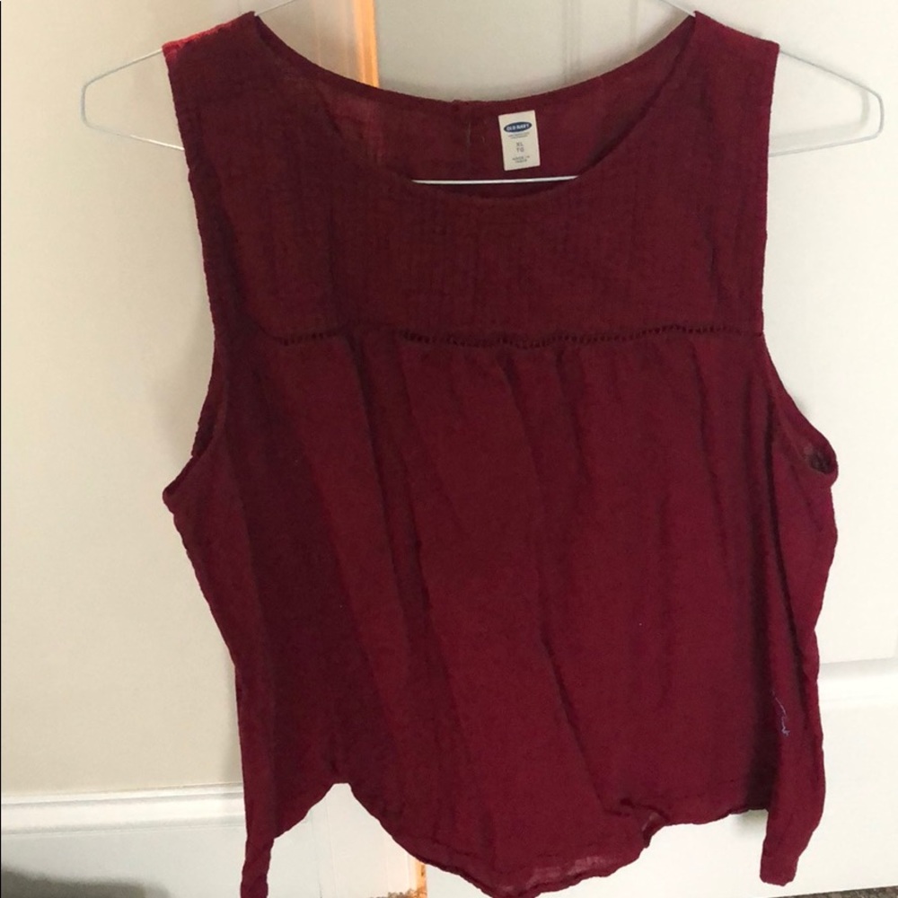 maroon tank top